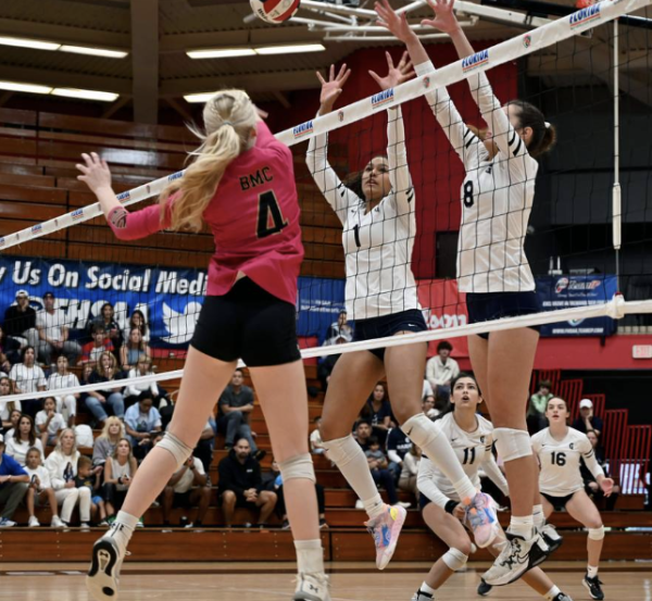 Senior Jackie Taylor (1) and freshman Kate Welty are trying to block a spike. If theyre unsuccessful, they’ll have Maya Pace (11) and Catalina Palazio (16) to try to regain possession. If they block it, it may result in a point for Gulliver.